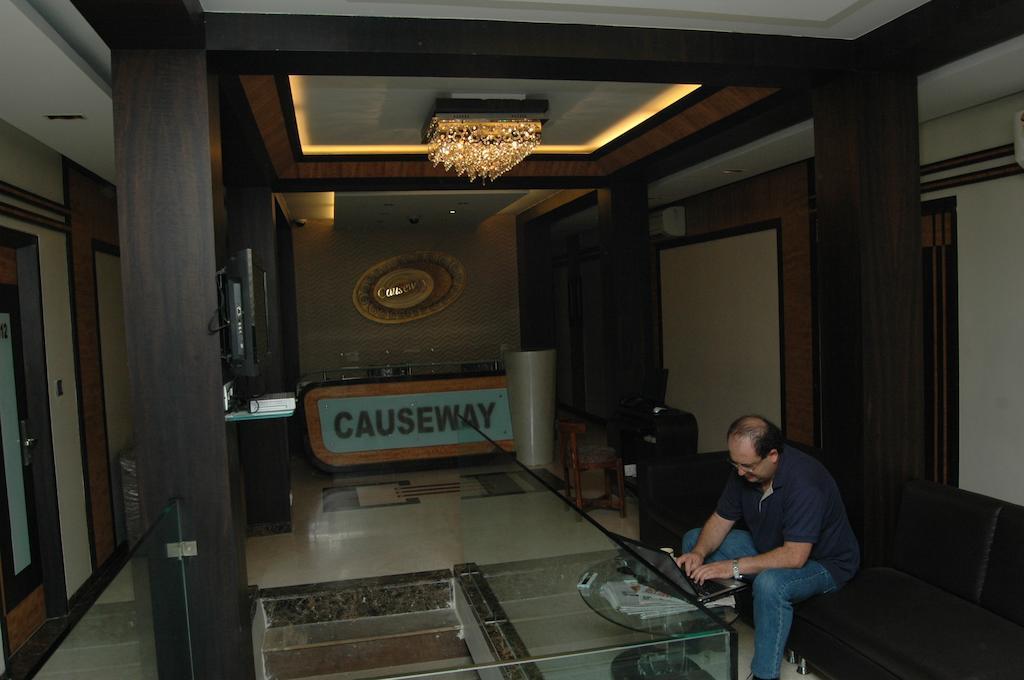 Hotel Causeway, Colaba Мумбаї Екстер'єр фото